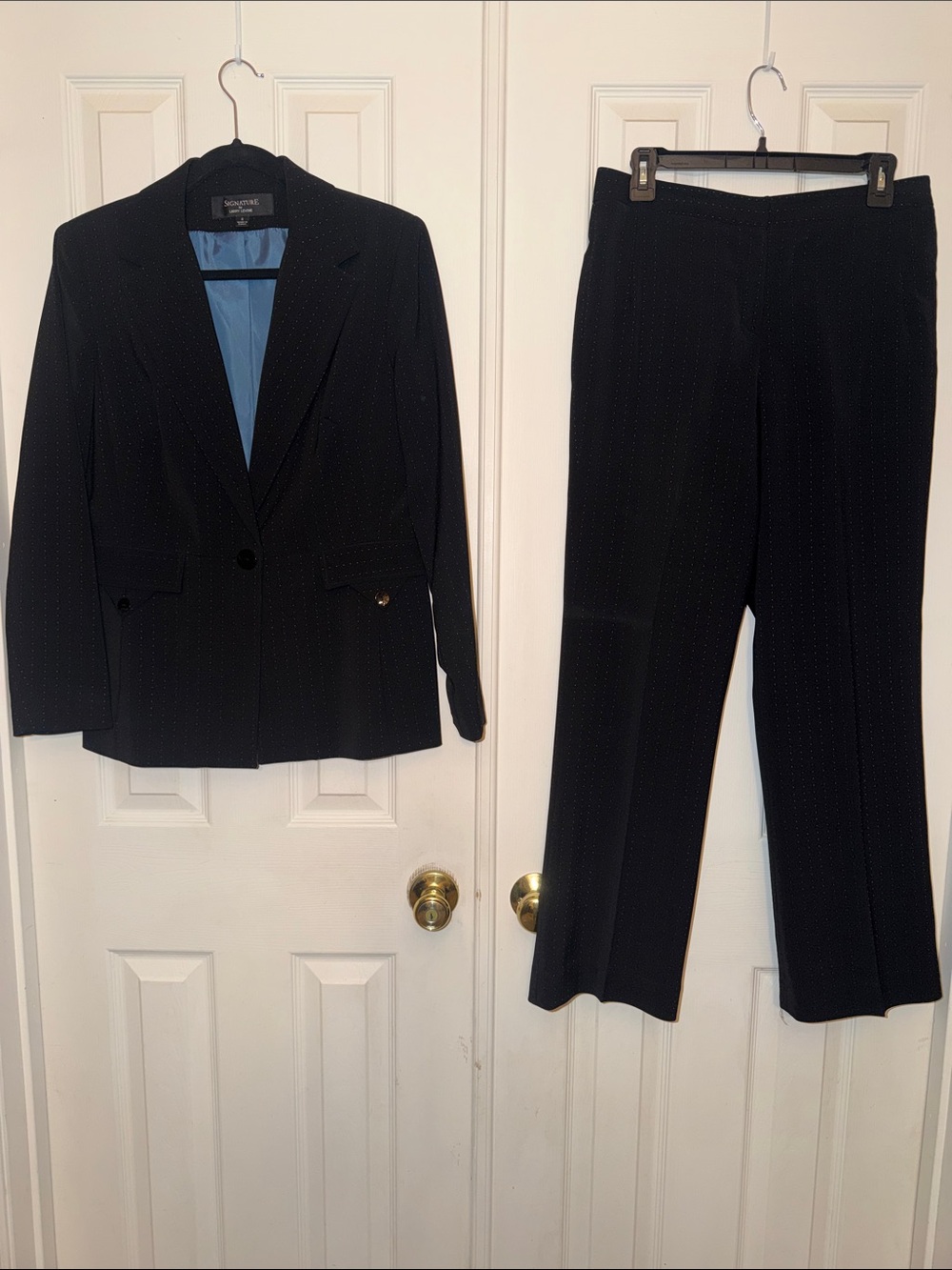 Signature by Larry Levine Black with Blue Dashed Pinstripe Women's Pantsuit/Sz 8